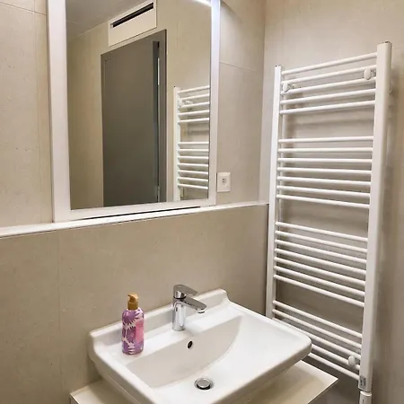 Chic Metropolis Free Parking Apartmán